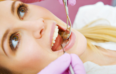 Pacjentka na fotelu dentystycznym